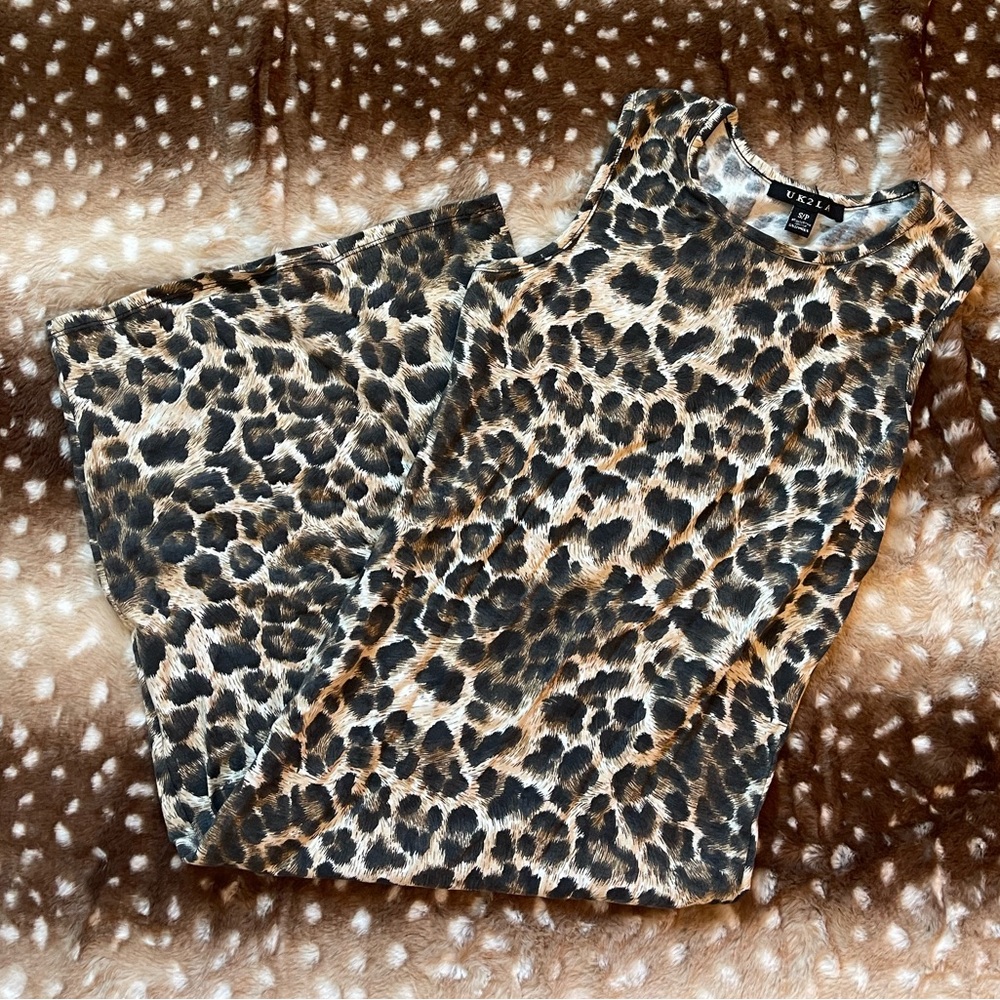 Leopard print fitted midi dress